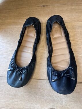 Me Too Black Leather Ballet Flats with Bow Detail